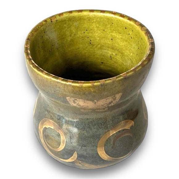 Bud Vase or Pen-Pencil Pottery in Olive Green with Genuine Gold Butterflies - Picture 5 of 6